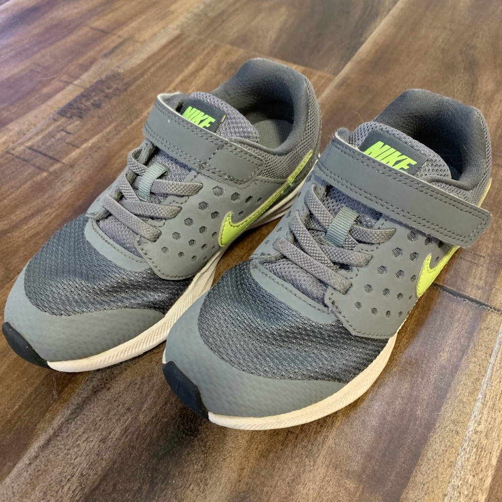 👟Size 12.5 Little kid Nike shoes 👟